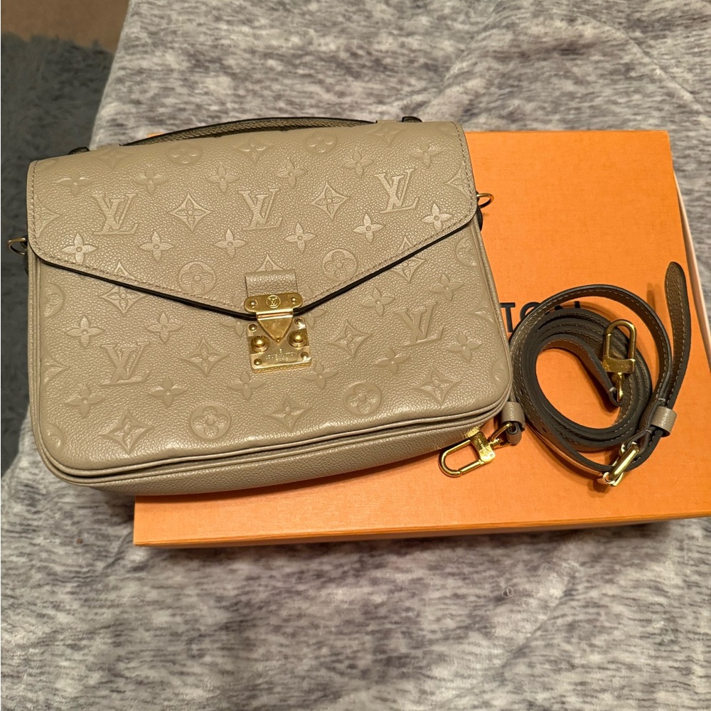 Louis Vuitton Empreinte Pochette Metis Beige - Picture 2 of 15